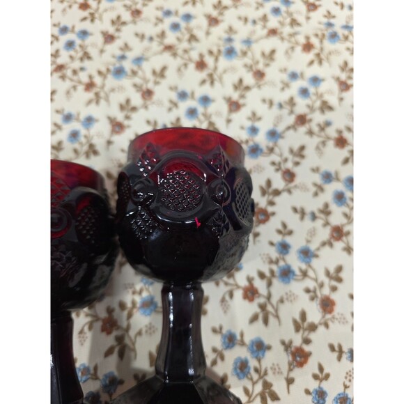 2- Avon Red Glass Goblets Thumbprint Grape Vine Wine Glasses Drinkware - Picture 5 of 6